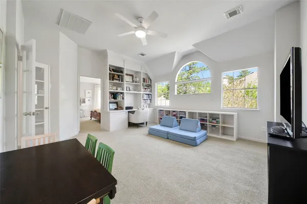 $975,000 | 27 Wingspan Drive, The Woodlands, TX 77381