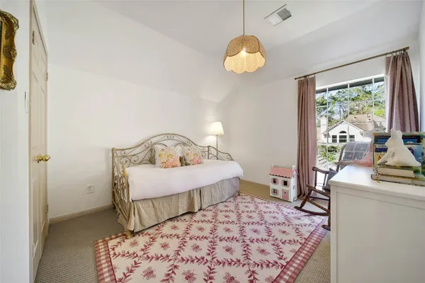 $975,000 | 27 Wingspan Drive, The Woodlands, TX 77381