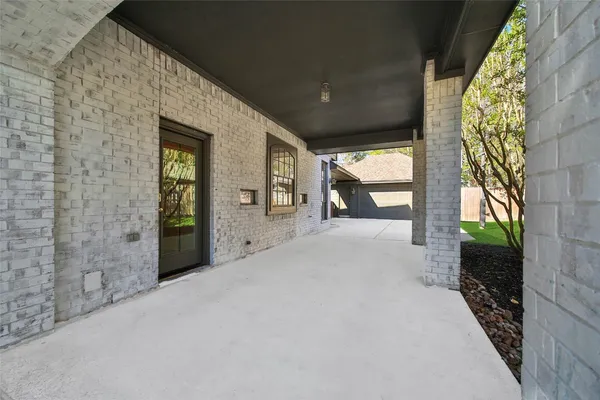 $975,000 | 27 Wingspan Drive, The Woodlands, TX 77381