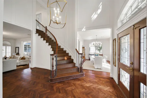 $975,000 | 27 Wingspan Drive, The Woodlands, TX 77381