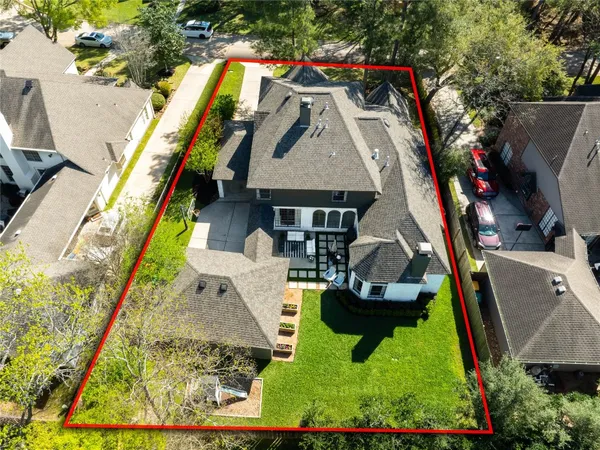 $975,000 | 27 Wingspan Drive, The Woodlands, TX 77381