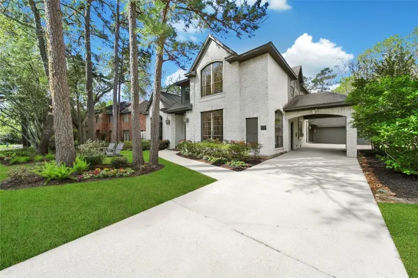$975,000 | 27 Wingspan Drive, The Woodlands, TX 77381