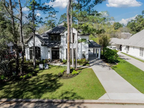 $975,000 | 27 Wingspan Drive, The Woodlands, TX 77381
