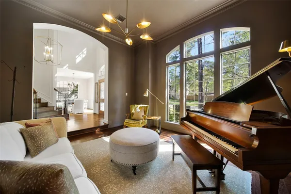 $975,000 | 27 Wingspan Drive, The Woodlands, TX 77381