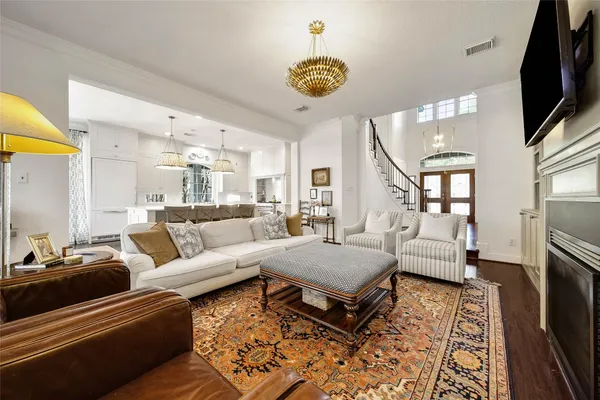 $975,000 | 27 Wingspan Drive, The Woodlands, TX 77381