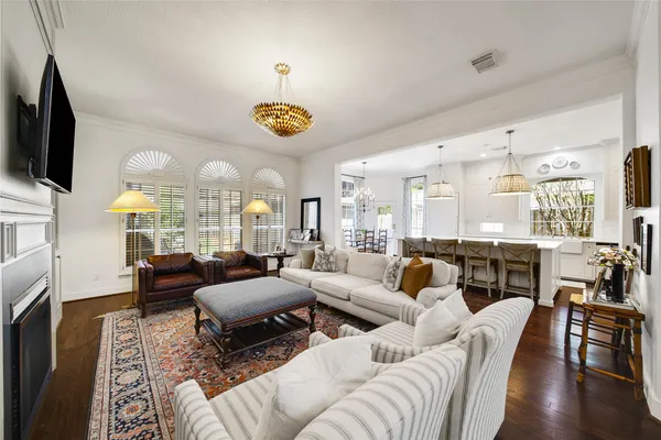 $975,000 | 27 Wingspan Drive, The Woodlands, TX 77381