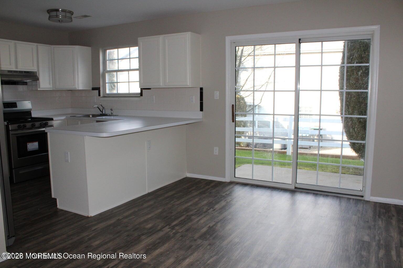 60 Perri Road Freehold, NJ 07728 - Photo 5 of 19 60 Perria1