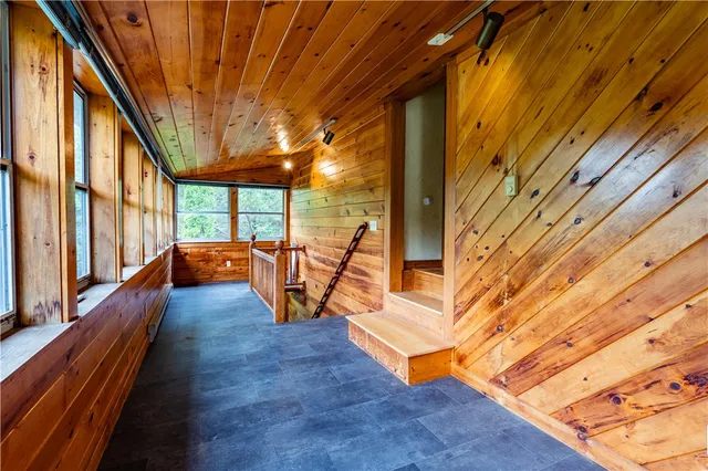 $665,000 | 18 Railroad Avenue, South Kingstown, RI 02892