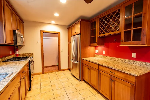 $665,000 | 18 Railroad Avenue, South Kingstown, RI 02892