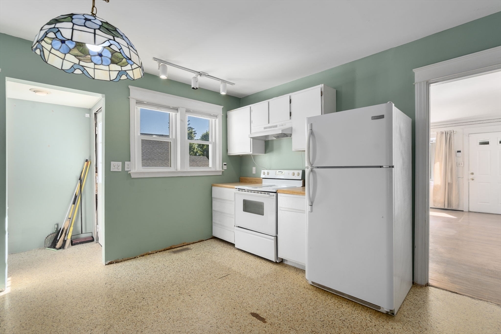 14 Saybrook Road Worcester, MA 01604 - Photo 6 of 15