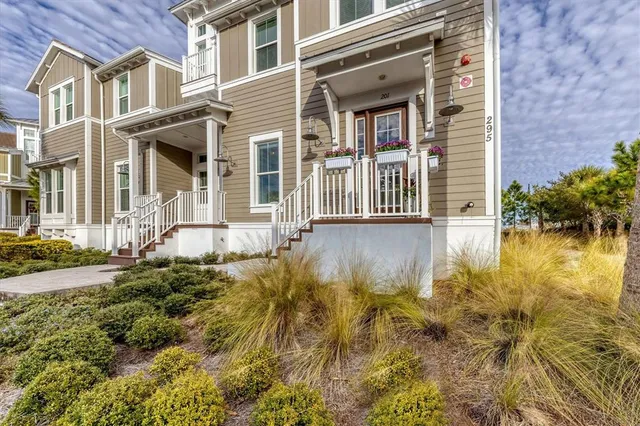 $850,000 | 295 Compass Point Drive, Unit 201, Bradenton, FL 34209