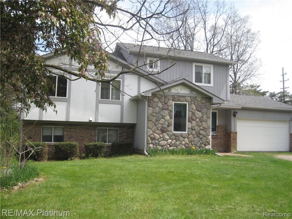 5833 Pinckney Road Howell, MI 48843 - Photo 1 of 15
