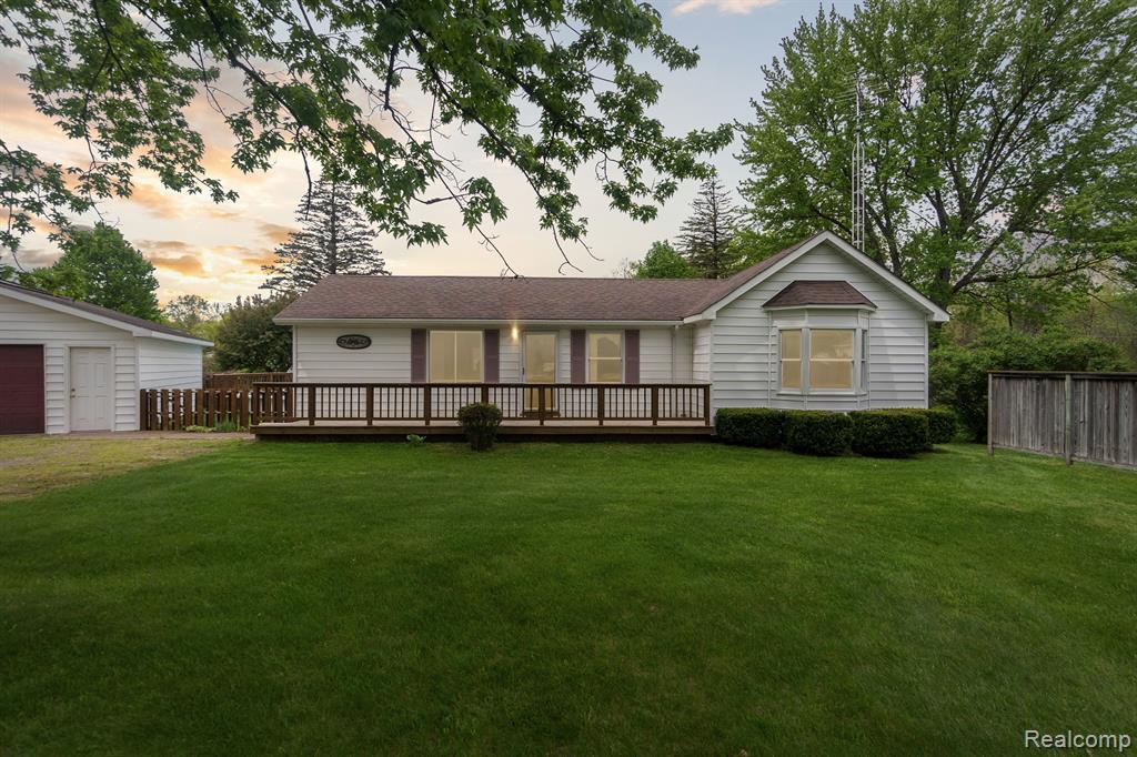 14446 North Road Fenton, MI 48430 - Photo 1 of 39
