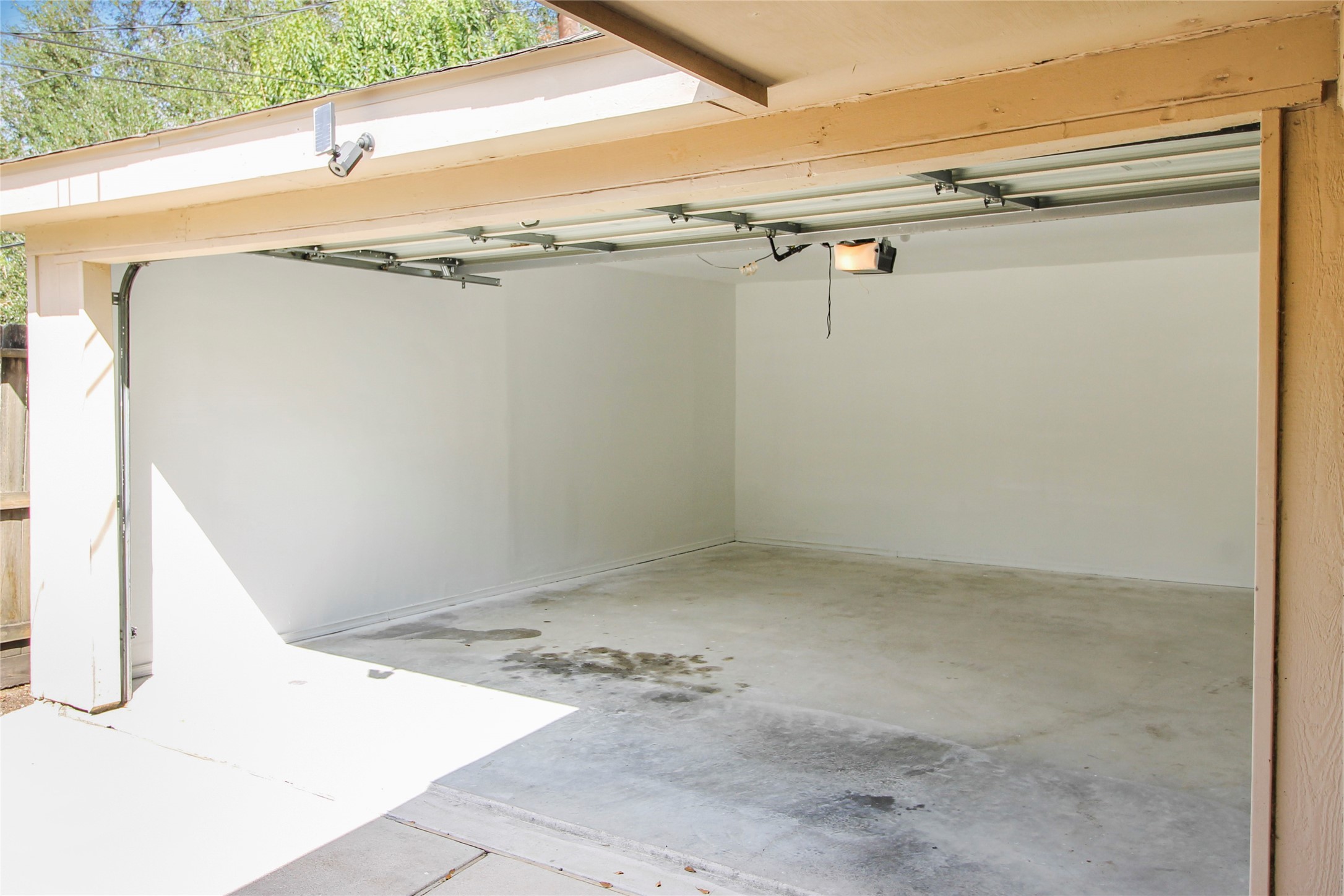 5738 Willowbend Boulevard Houston, TX 77096 - Photo 25 of 28 a view of a air conditioner