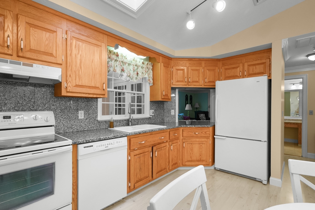 87 Foxglove Road Barnstable, MA 02632 - Photo 7 of 41