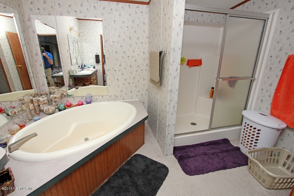 2073 Gentlebreeze Road Middleburg, FL 32068 - Photo 23 of 31 MasterBathroom3