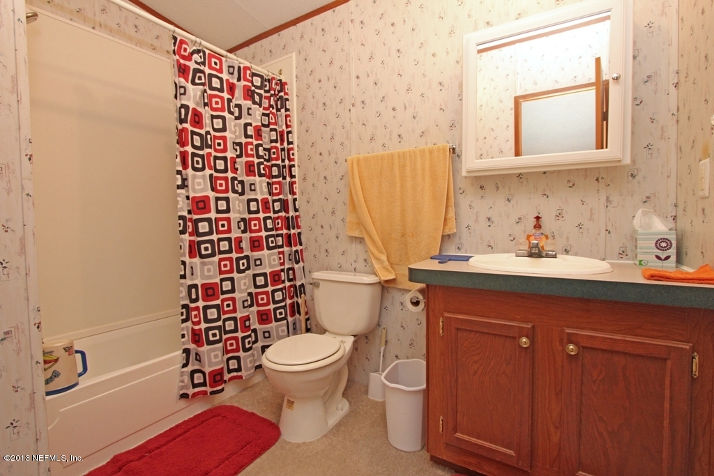2073 Gentlebreeze Road Middleburg, FL 32068 - Photo 28 of 31 Bathroom3