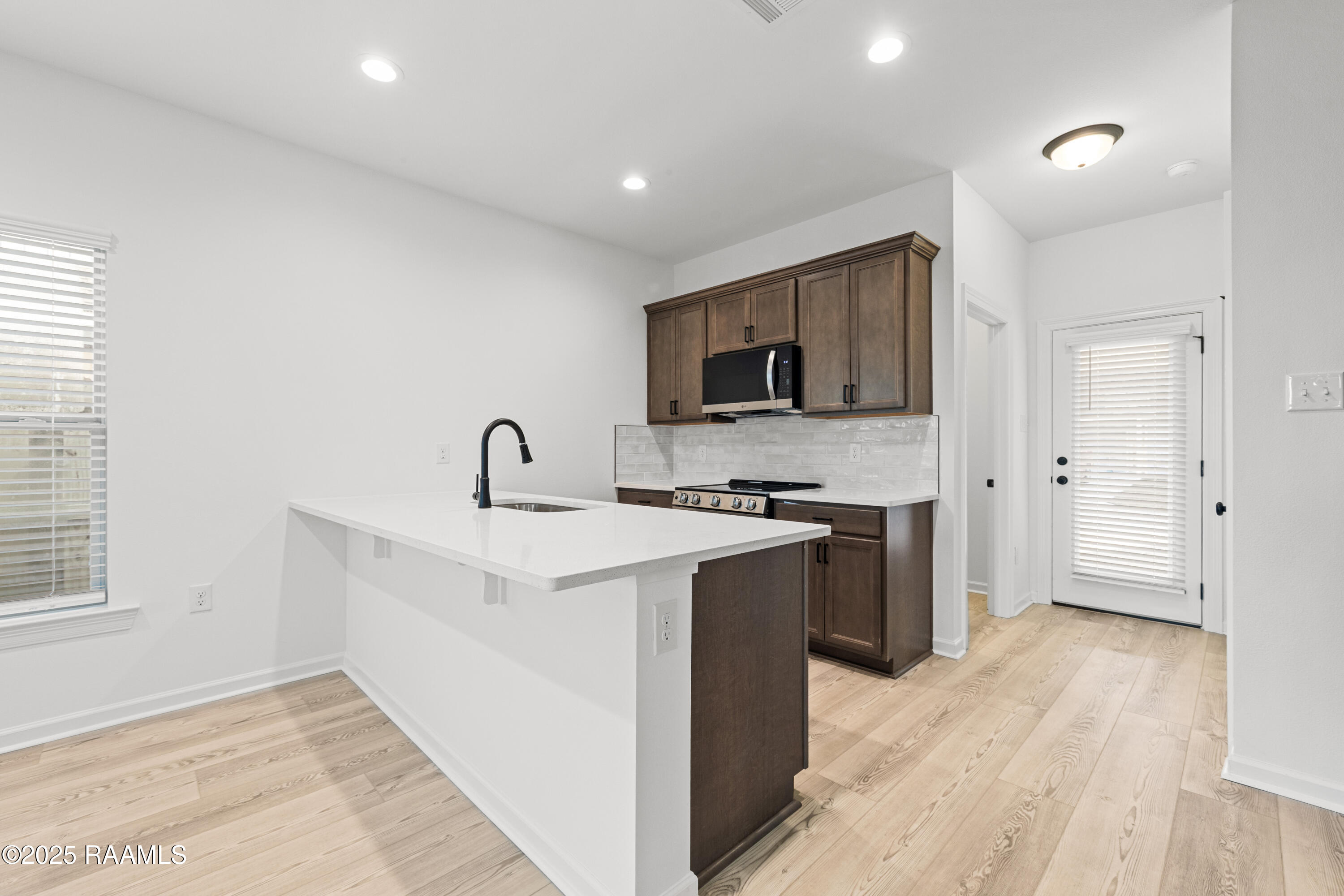 104 Ridgedale Scott, LA 70583 - Photo 4 of 34 102Albernathy-20