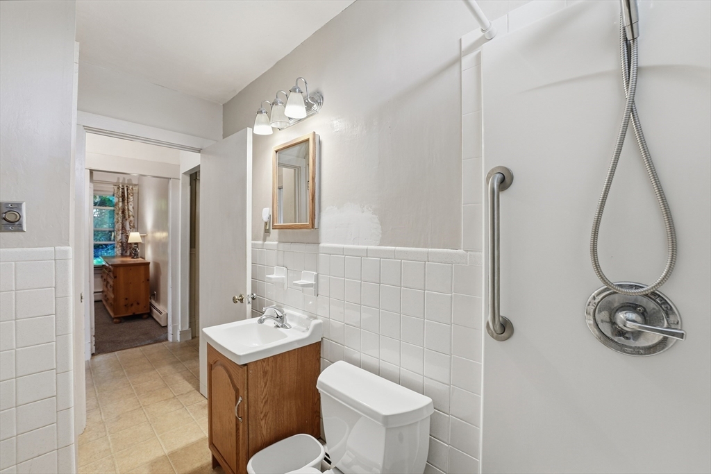 114 Field Street West Springfield, MA 01089 - Photo 21 of 41