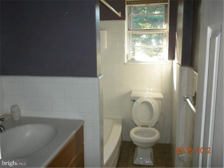 46 Anvil Road Aston, PA 19014 - Photo 10 of 18 Bathroom