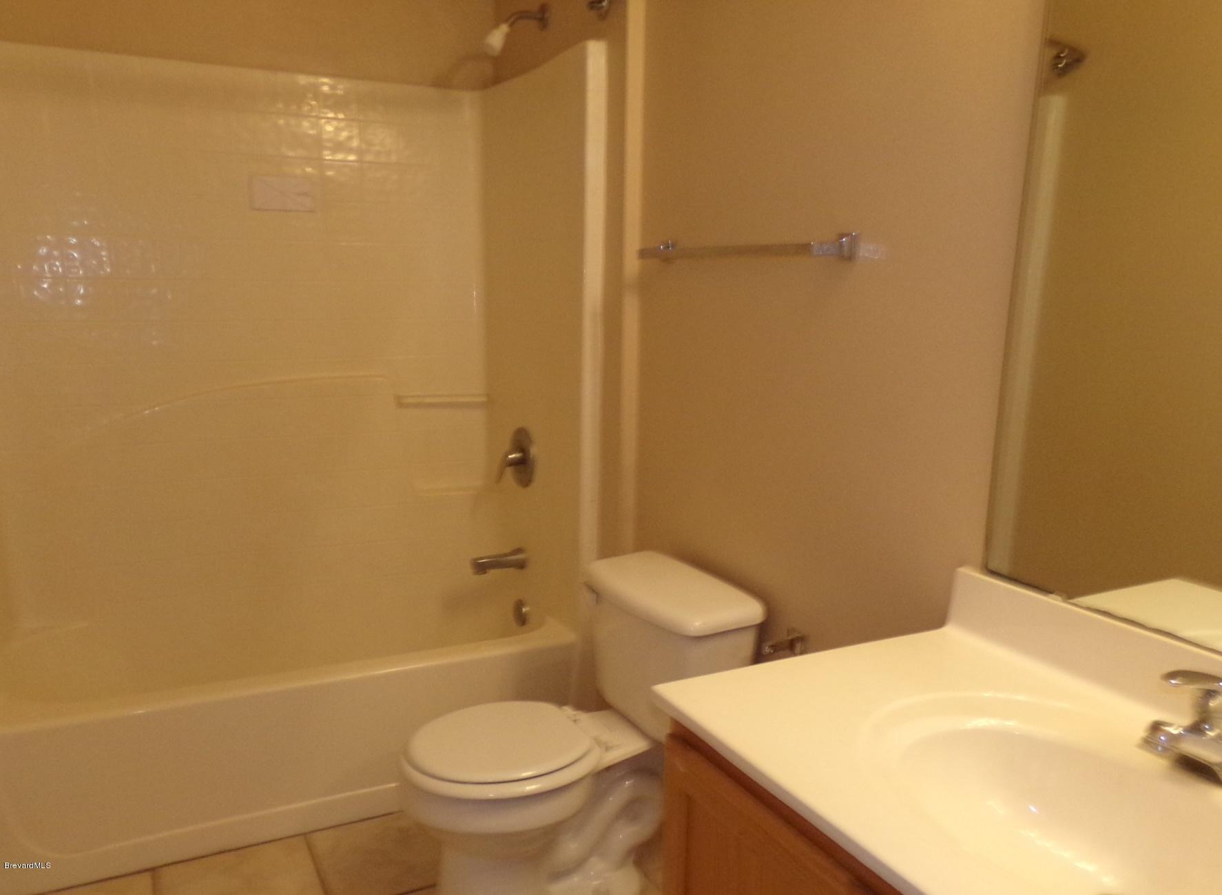 231 Gamewell Road Southwest Palm Bay, FL 32908 - Photo 14 of 22 14 - guest bath