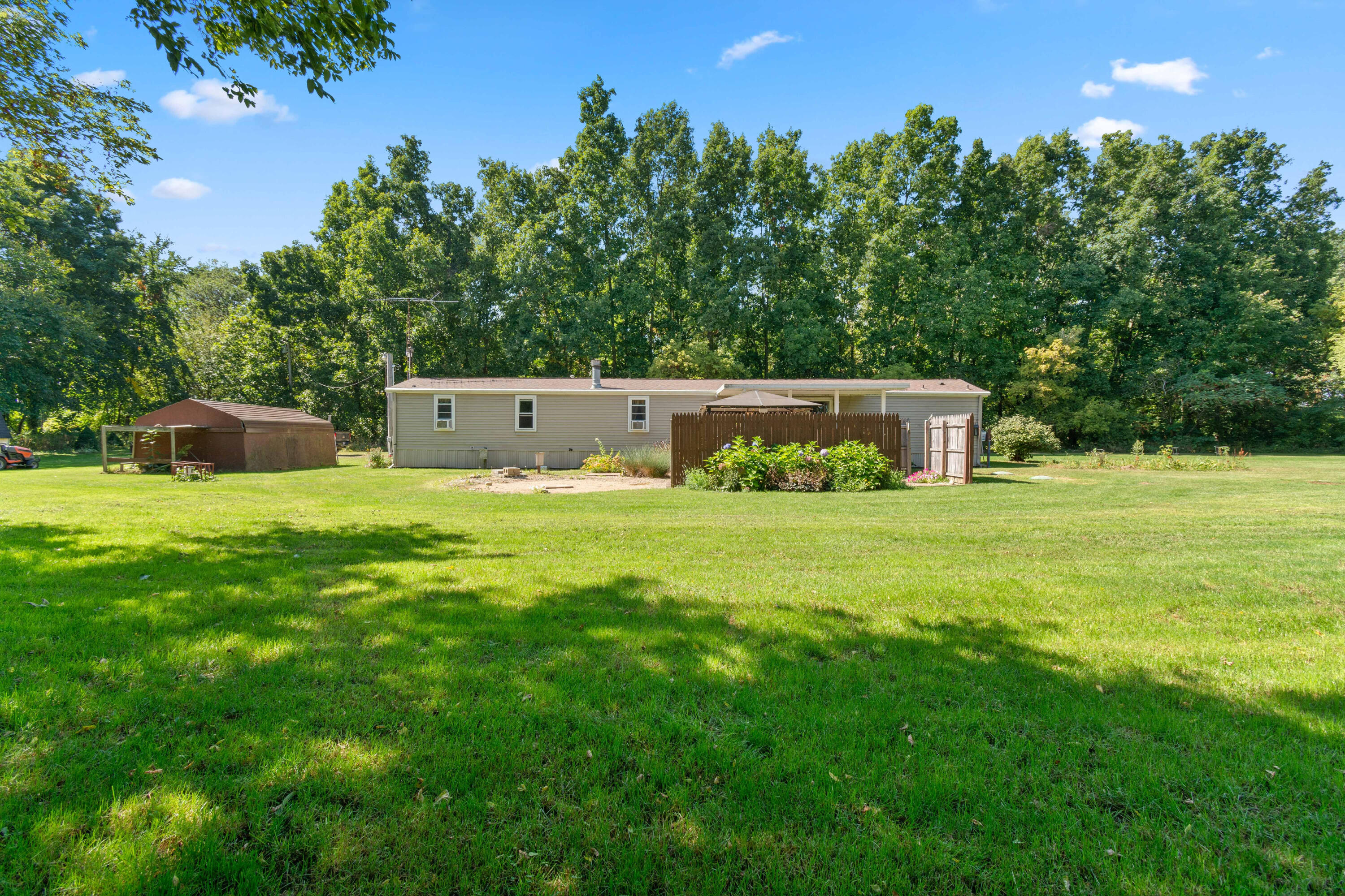 11333 Strait Road Jonesville, MI 49250 - Photo 32 of 38 20
