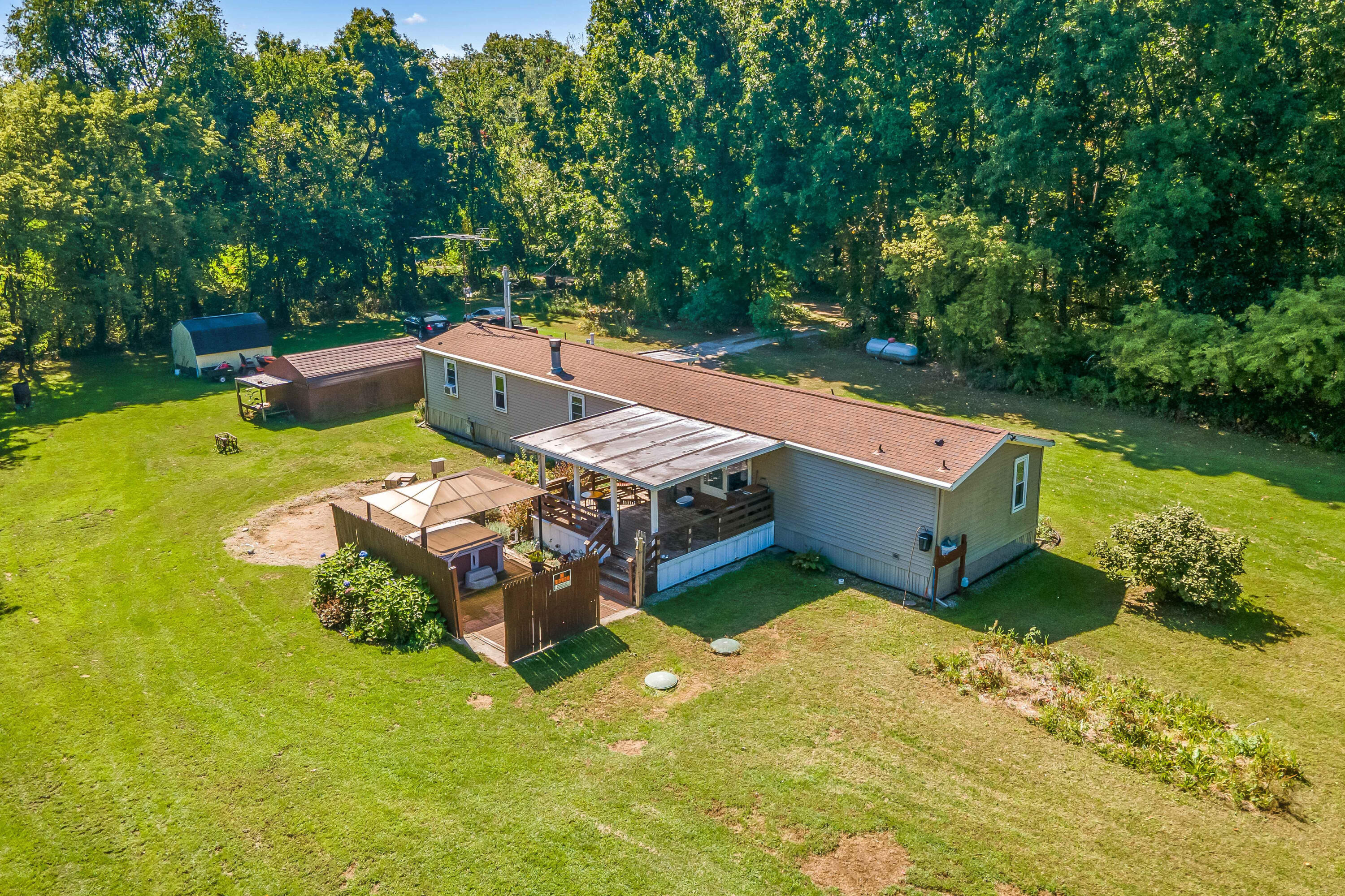 11333 Strait Road Jonesville, MI 49250 - Photo 4 of 38 2
