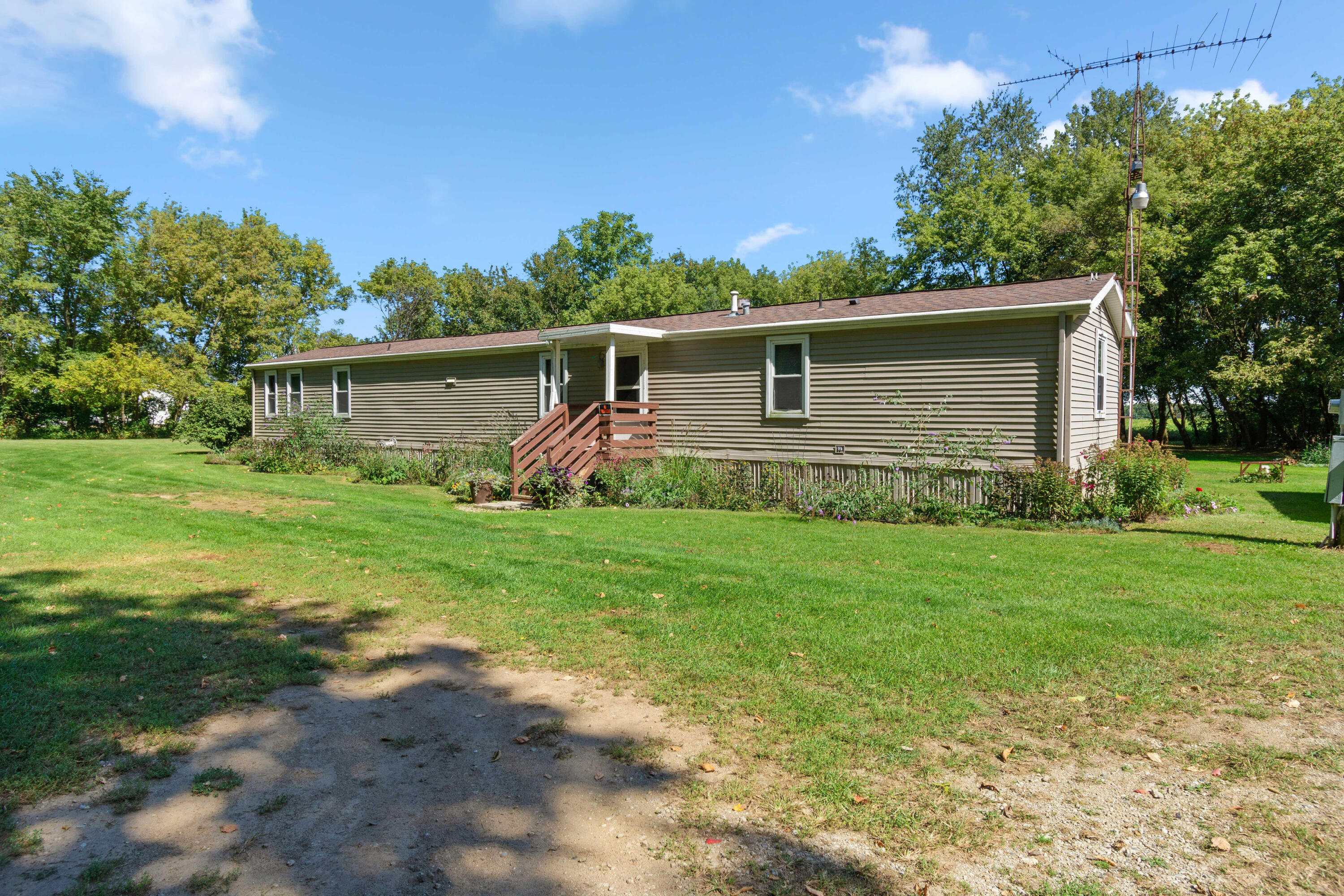 11333 Strait Road Jonesville, MI 49250 - Photo 5 of 38 17
