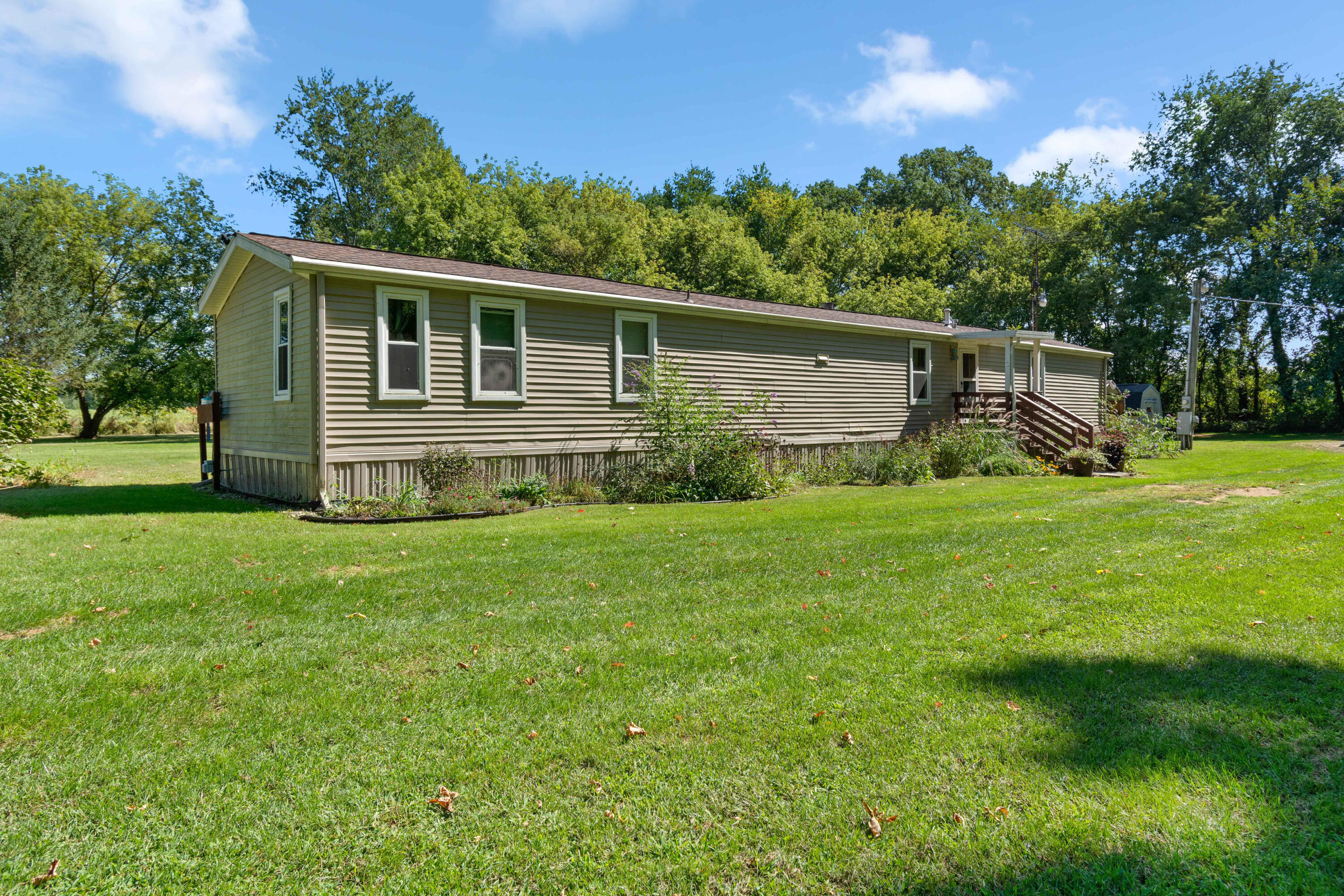 11333 Strait Road Jonesville, MI 49250 - Photo 10 of 38 16