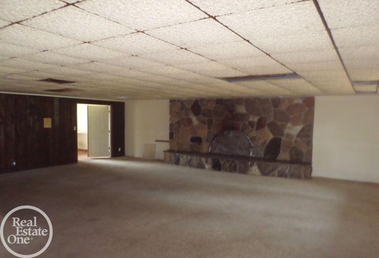 2371 28 Mile Road Washington, MI 48094 - Photo 23 of 37 Lower Level Family Room