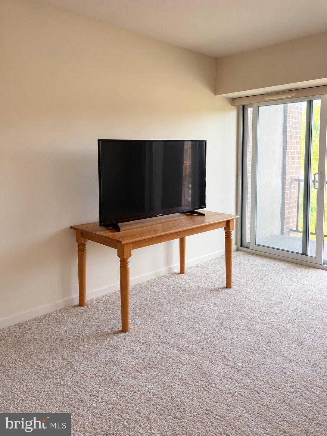 15700 Dorset Road, Unit 120 Laurel, MD 20707 - Photo 3 of 8 Living Room