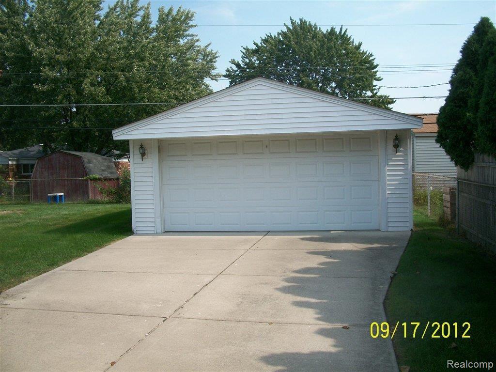 40748 Pickett Ridge Road Sterling Heights, MI 48313 - Photo 13 of 14 100_9526.JPG