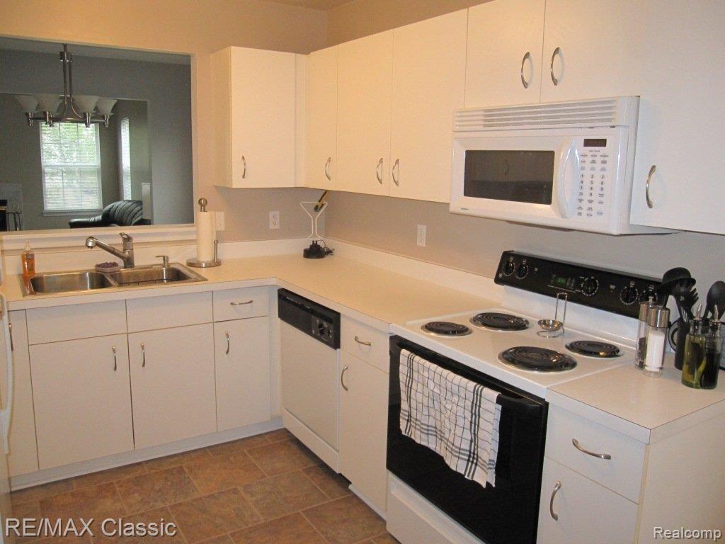 30795 Golden Ridge, Unit 180 Novi, MI 48377 - Photo 7 of 8