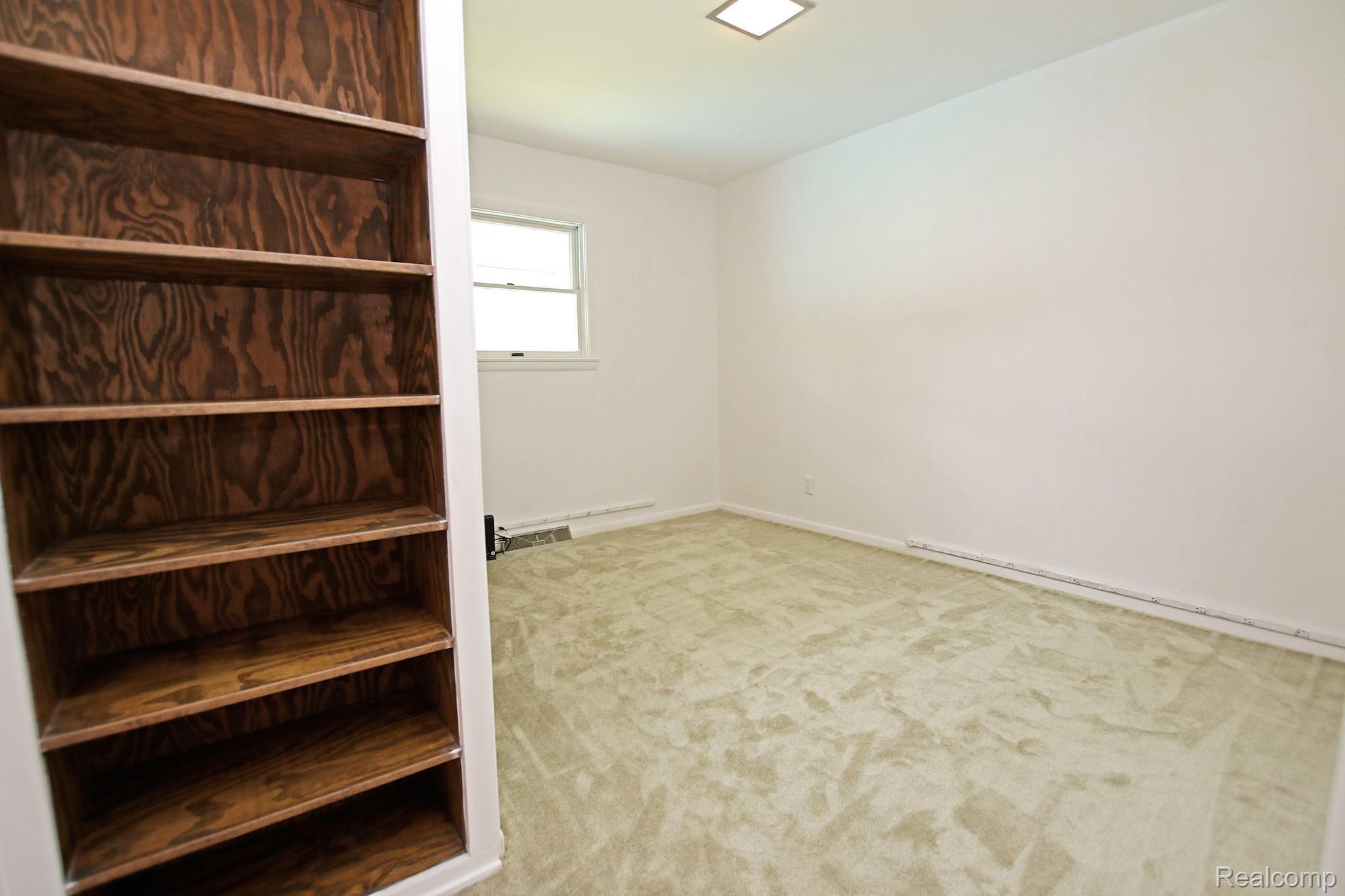 5485 West Carpenter Road Flint, MI 48504 - Photo 10 of 60 10) Bedroom 1.jpg