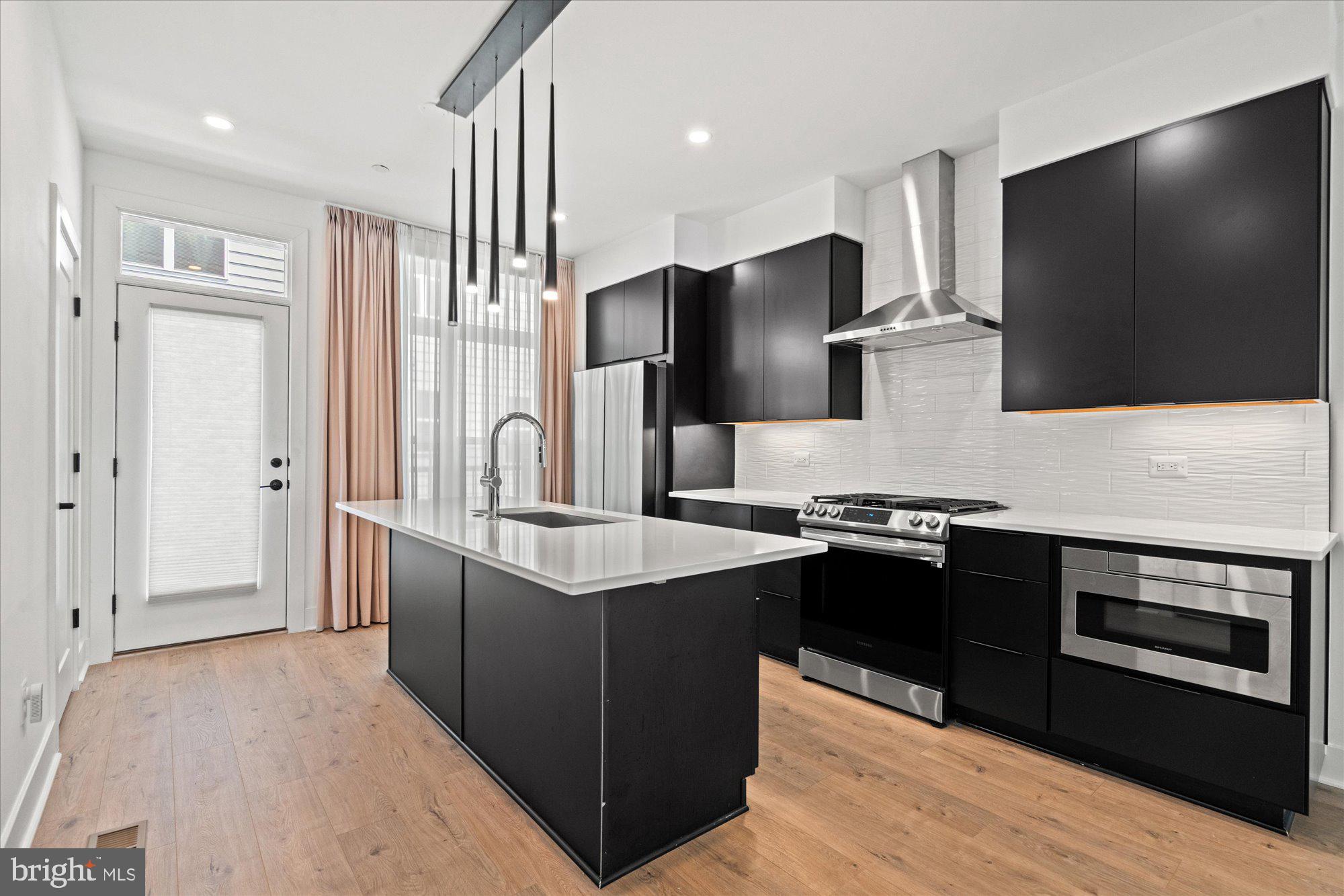 2013 Tysons Ridgeline Road Falls Church, VA 22043 - Photo 8 of 30 kitchen
