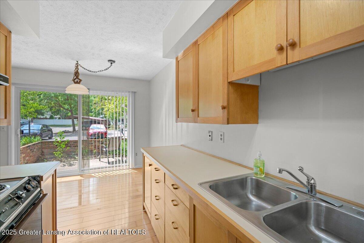 2024 Hamilton Road, Unit 106 Okemos, MI 48864 - Photo 16 of 29 16-Media Jett - 08
