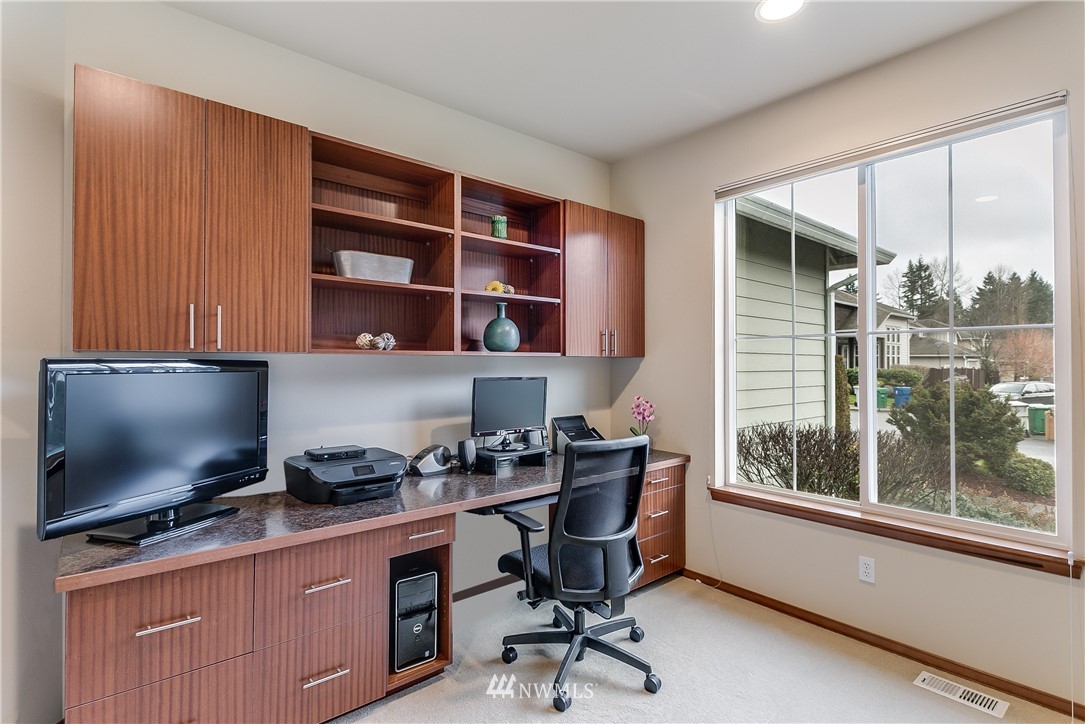 215 Orcas Place Southeast Renton, WA 98059 - Photo 11 of 25 Gallery Image 11