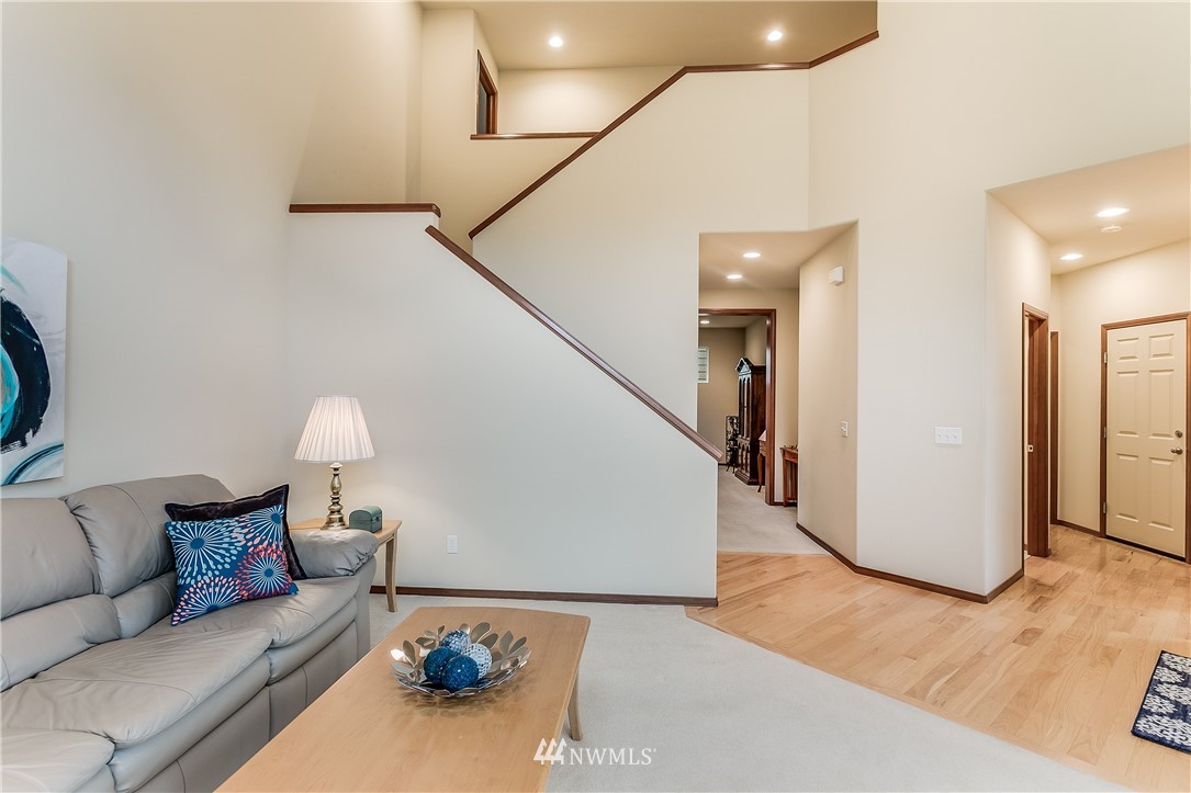 215 Orcas Place Southeast Renton, WA 98059 - Photo 12 of 25 Gallery Image 12