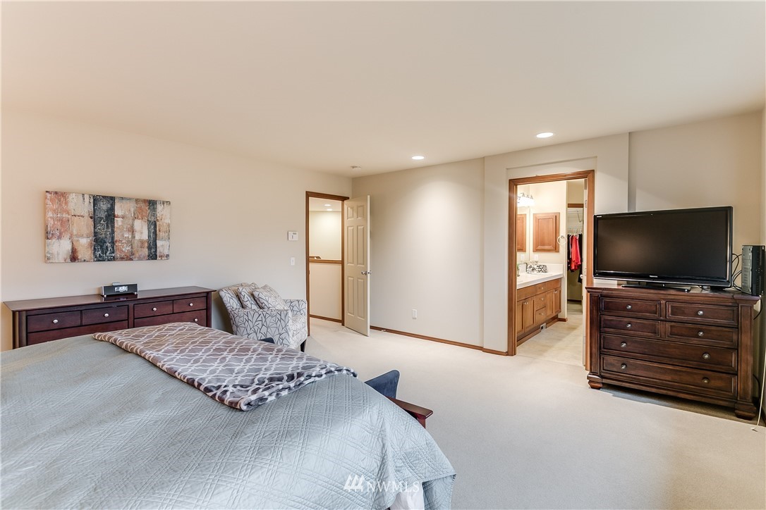 215 Orcas Place Southeast Renton, WA 98059 - Photo 14 of 25 Gallery Image 14