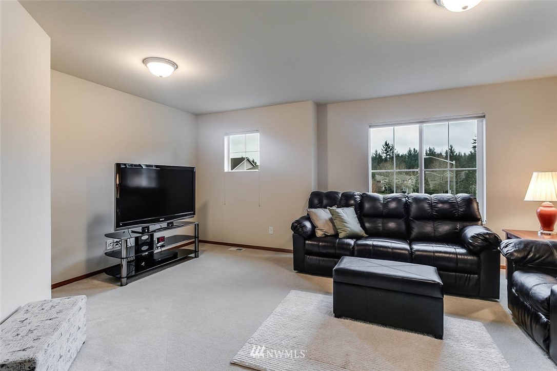 215 Orcas Place Southeast Renton, WA 98059 - Photo 17 of 25 Gallery Image 17