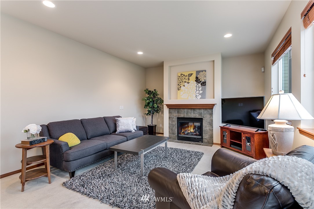 215 Orcas Place Southeast Renton, WA 98059 - Photo 6 of 25 Gallery Image 6