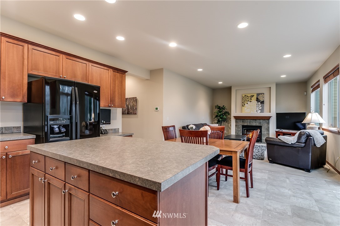 215 Orcas Place Southeast Renton, WA 98059 - Photo 7 of 25 Gallery Image 7