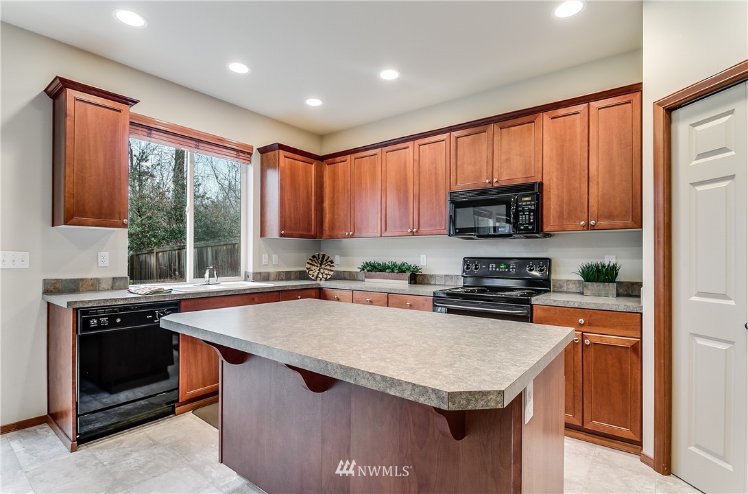 215 Orcas Place Southeast Renton, WA 98059 - Photo 9 of 25 Gallery Image 9