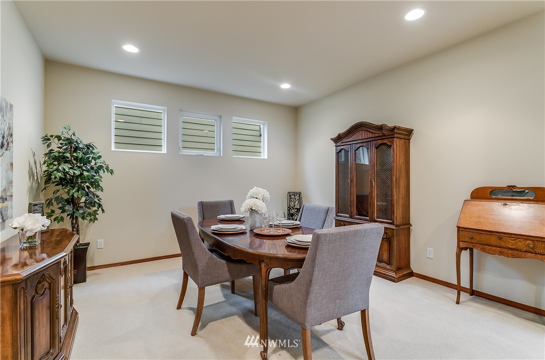 215 Orcas Place Southeast Renton, WA 98059 - Photo 10 of 25 Gallery Image 10