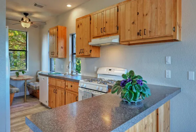 $3,400 | 15501 Rock Creek, Austin, TX 78734