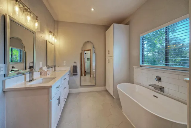 $3,400 | 15501 Rock Creek, Austin, TX 78734