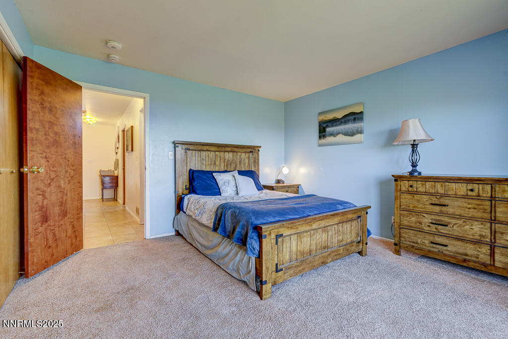 710 Tina Court, Unit B2 Stateline, NV 89449 - Photo 10 of 25 a bed sitting in a room next to a lamp