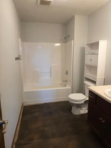 $330,000 | 1719 Grand Avenue, Worthington, MN 56187