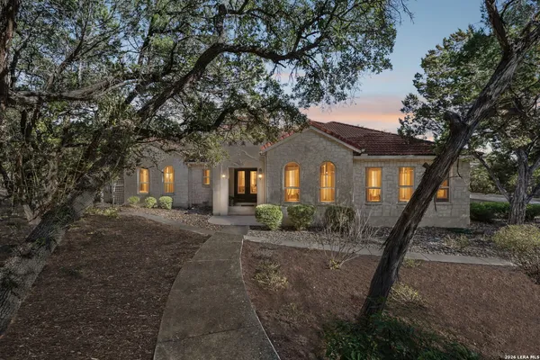 a view of a house with backyard and trees