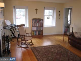 1610 Alsace Road Reading, PA 19604 - Photo 3 of 6 Living Room